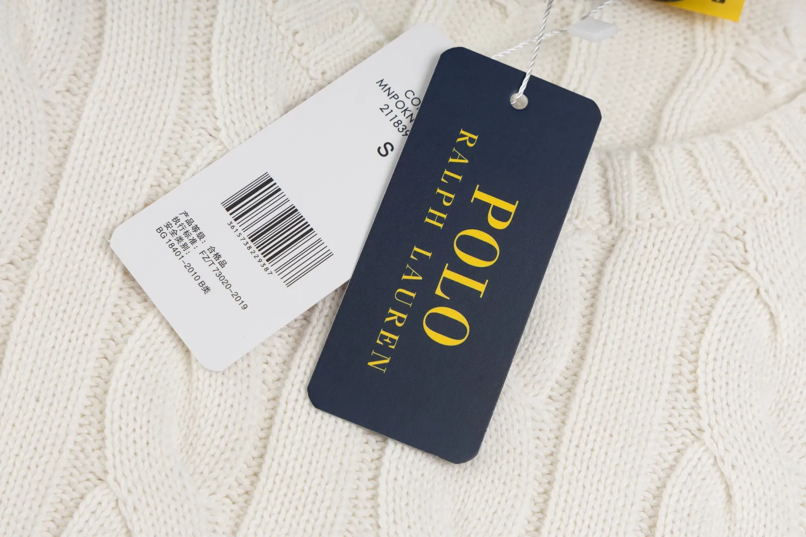 P220 #R91 RALPH LAUREN Ralph Lauren fourteen colors classic small label embroidery round neck pullover cable cardigan sweater men's top, high-density LOGO embroidery on the chest, original customization of tag accessories. Made of pure cotton yarn, pure cotton is skin-friendly and comfortable, small label war horse embroidered twist button round neck sweater 🐎 high quality, follow the blogger to learn how to wear it! Let’s buy a Ralph Lauren cable sweater. It’s a super hard-to-find series after it became popular. It’s hard to find one on the official website. It’s simple and practical to wear, with a lazy and loose feel. The thickened fabric has more texture, feels soft and delicate, and has a loose fit. Whether worn alone or layered, you can wear different styles of fashion with just one piece!   Size：XS S M L Sleeve length: 59/60/61/62/63